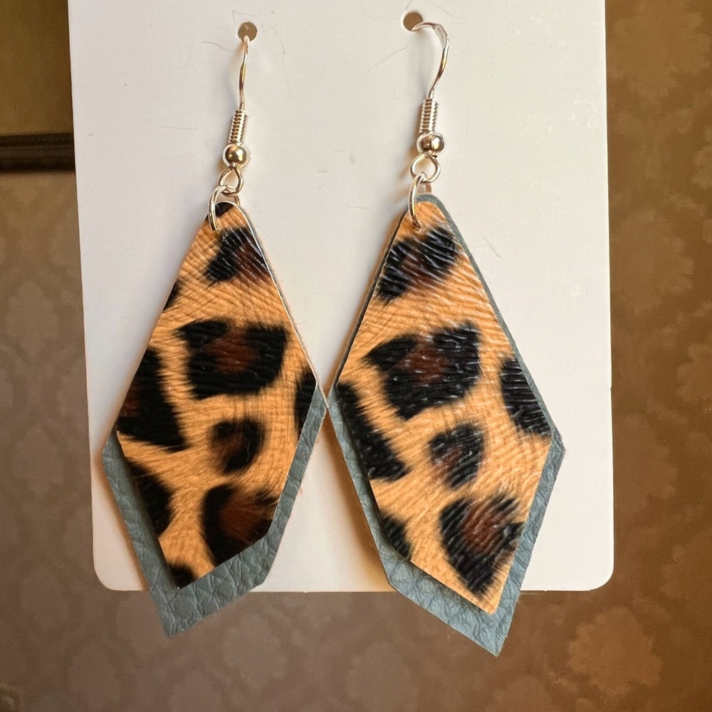 💎Buy 2 Save 10% 💎 Cheetah print and dusty blue faux leather earrings